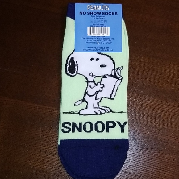 4 for $20 Peanuts Snoopy book smart socks - Picture 2 of 3